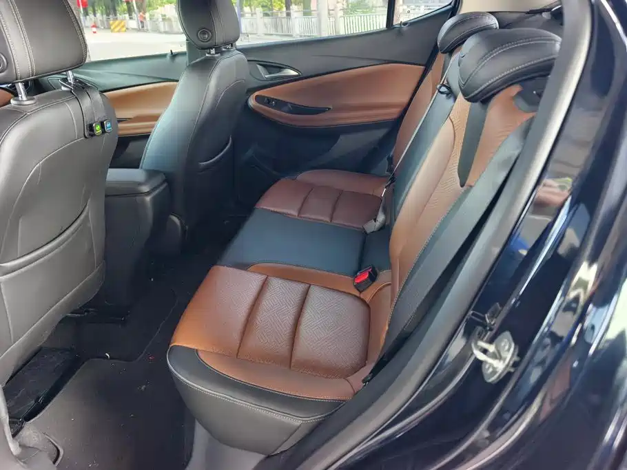Photo 11 - Buick Encore GX