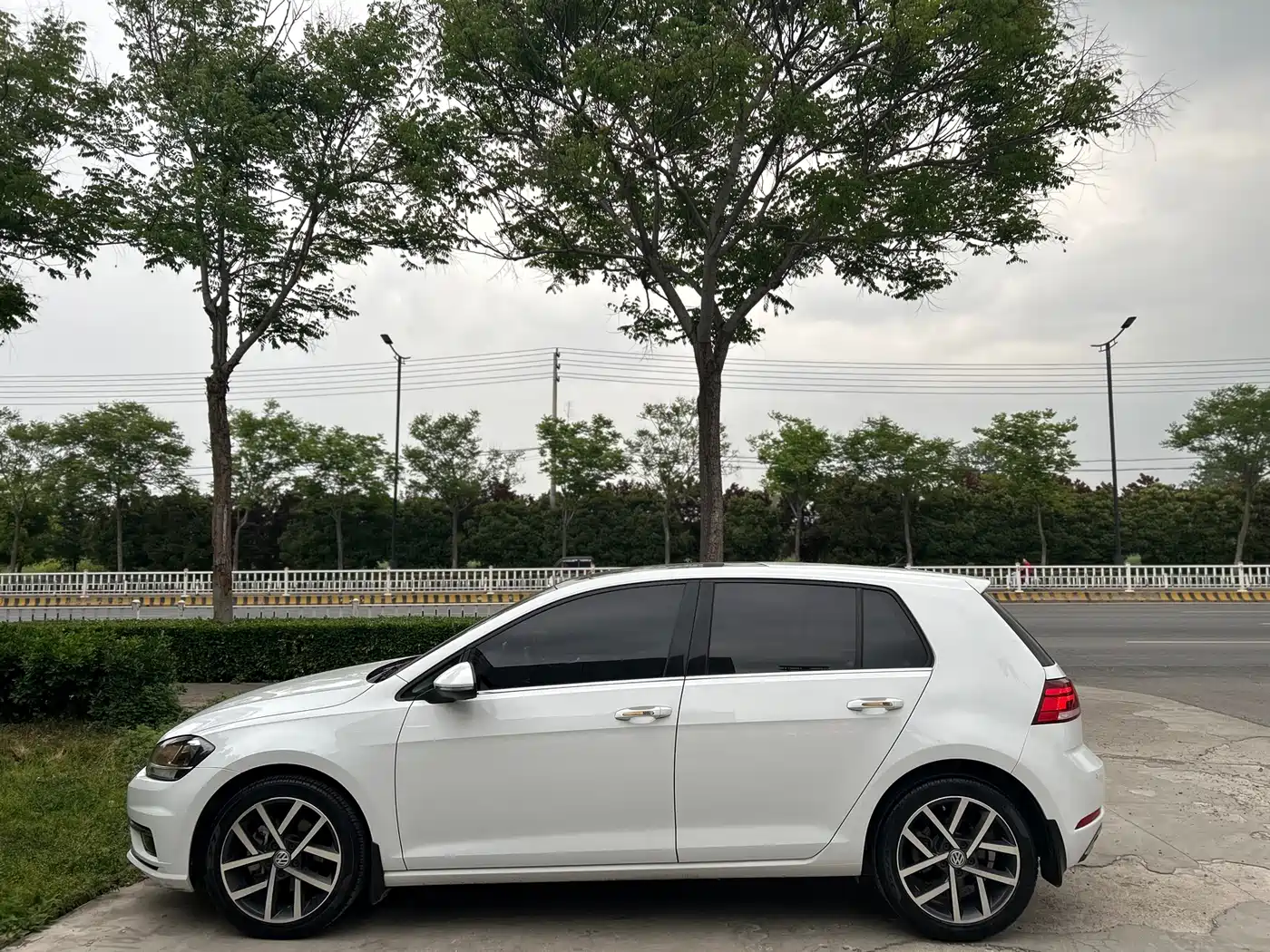 Volkswagen Golf 2020 Beloved Edition 280TSI DSG Comfort фото 2