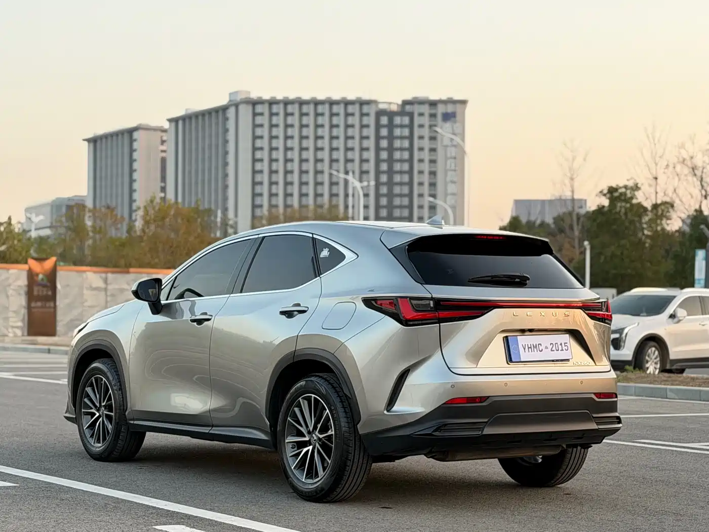 Lexus NX 2022 260 FWD Joy Creation Edition фото 18