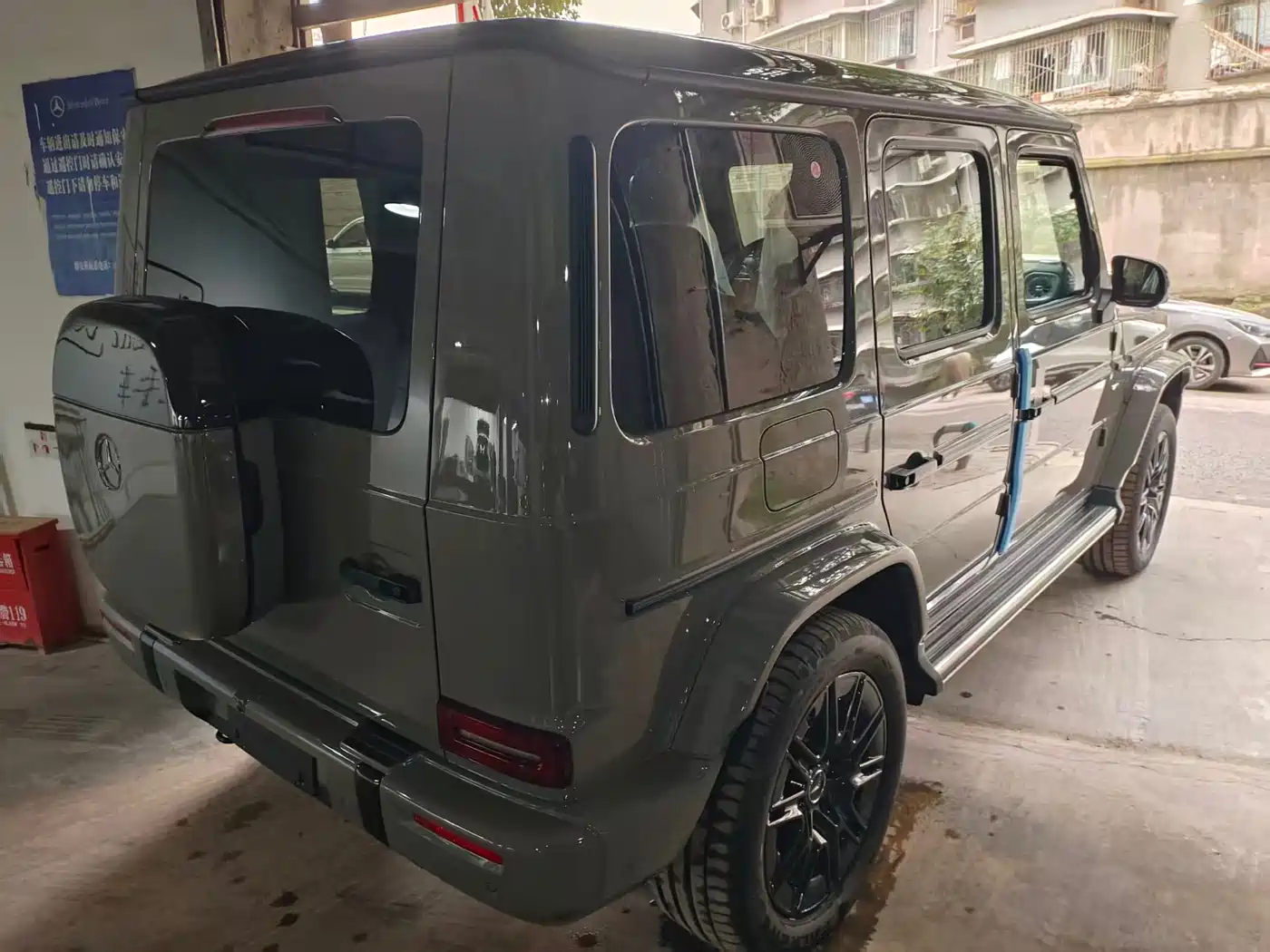 Mercedes-Benz G-Class New Energy 2025 G580 Launch Special Edition фото 7