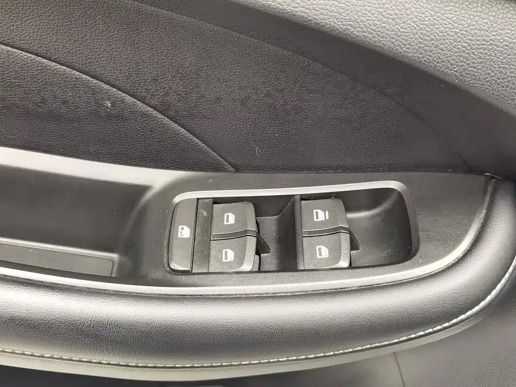 Roewe i5 2019 2019 20T Automatic 4G Connected Luxury Flagship Edition
