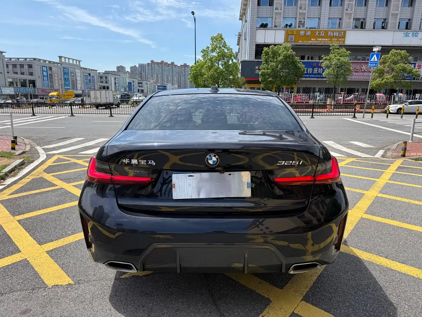 BMW 3 Series 2024 325i M Sport Package фото 8