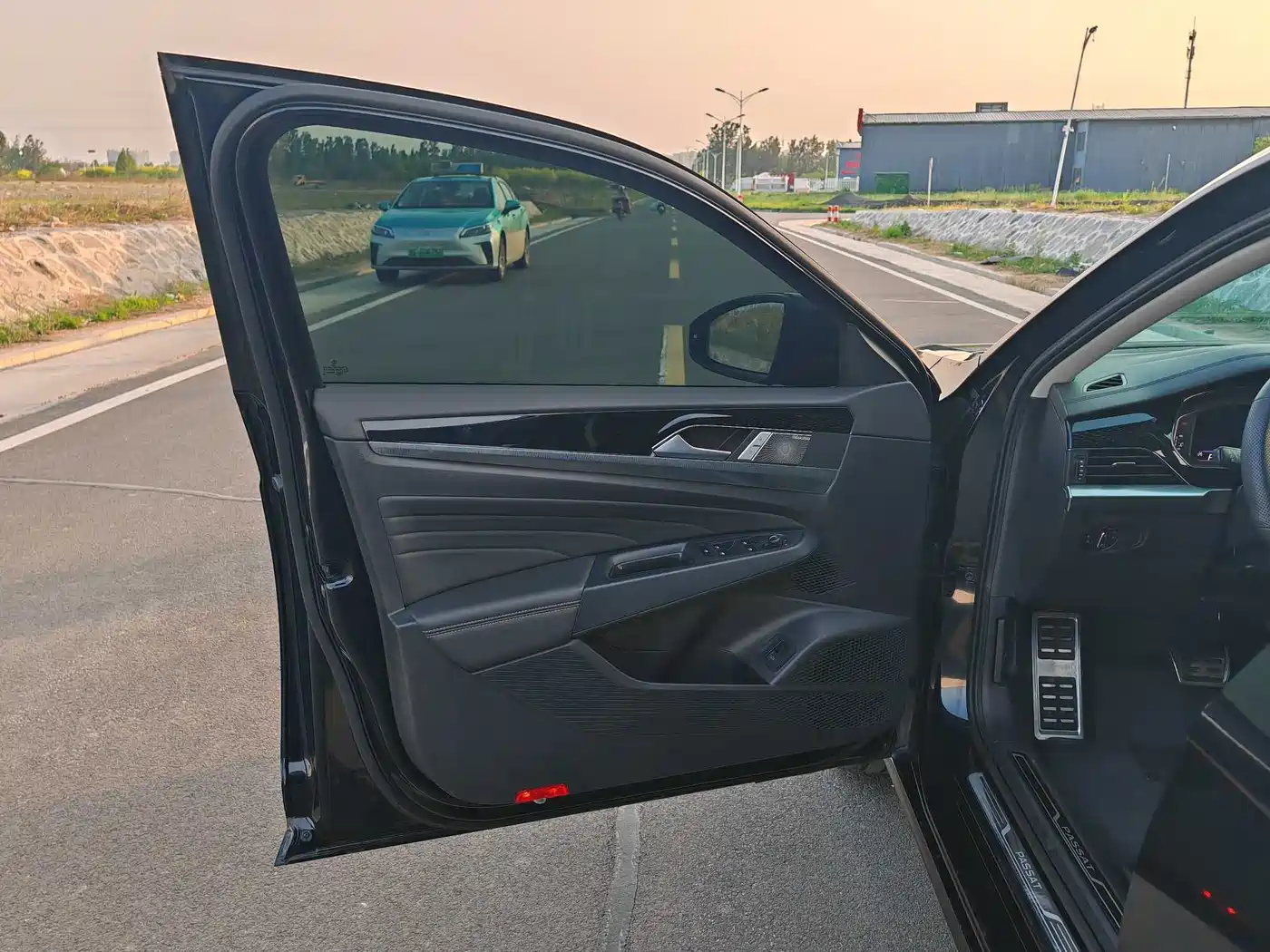 Volkswagen Passat 2024 330TSI Starlight Elite Edition фото 10