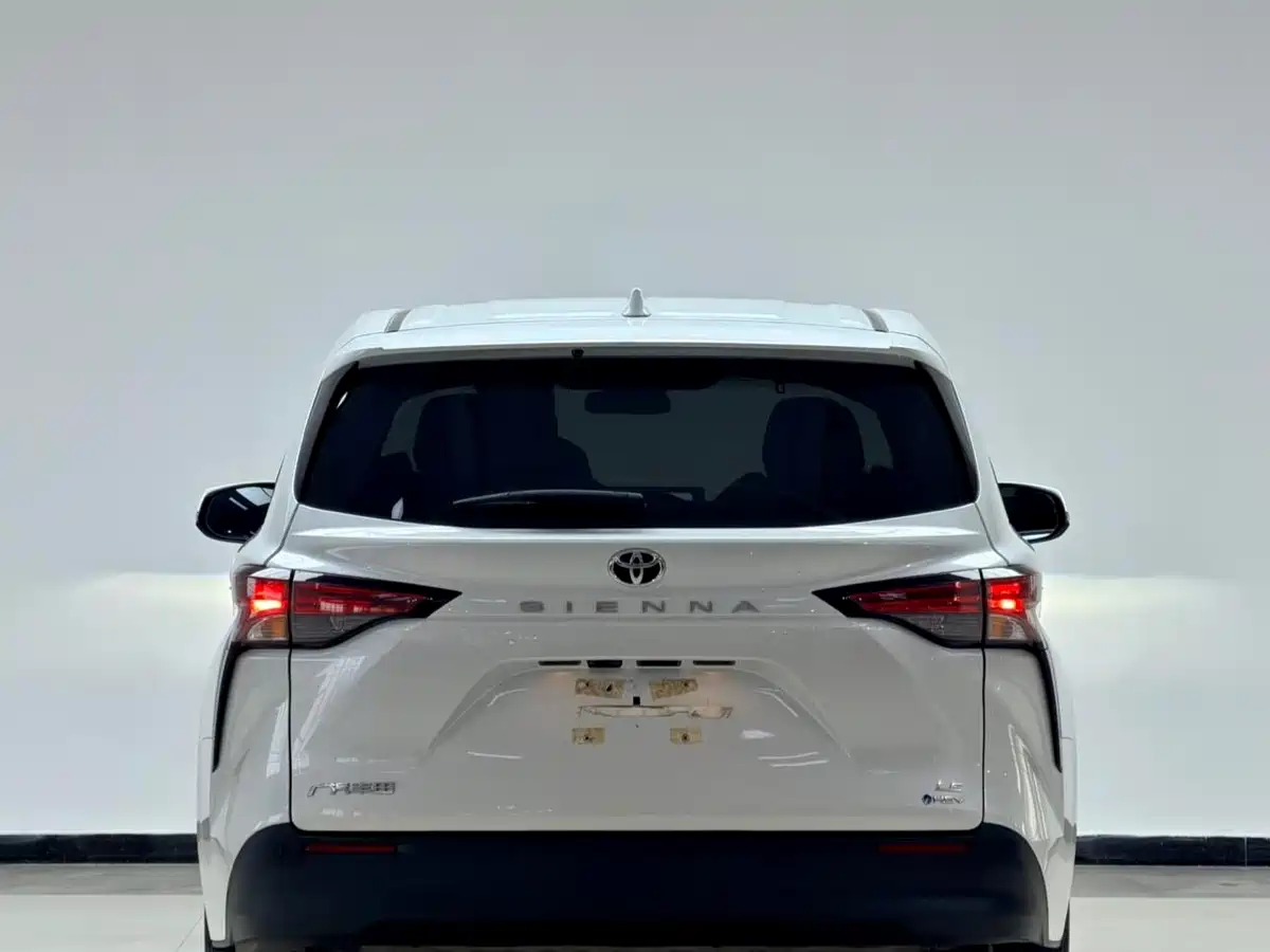 Toyota Sienna 2024 2.5L Hybrid Comfort Edition фото 11