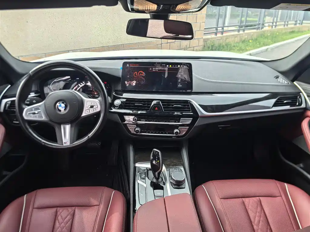 BMW 5 Series 2022 525Li M Sport Package фото 7