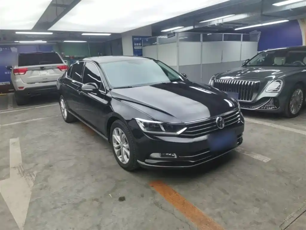 Volkswagen Magotan 2018 Facelift 330TSI DSG Luxury фото 4
