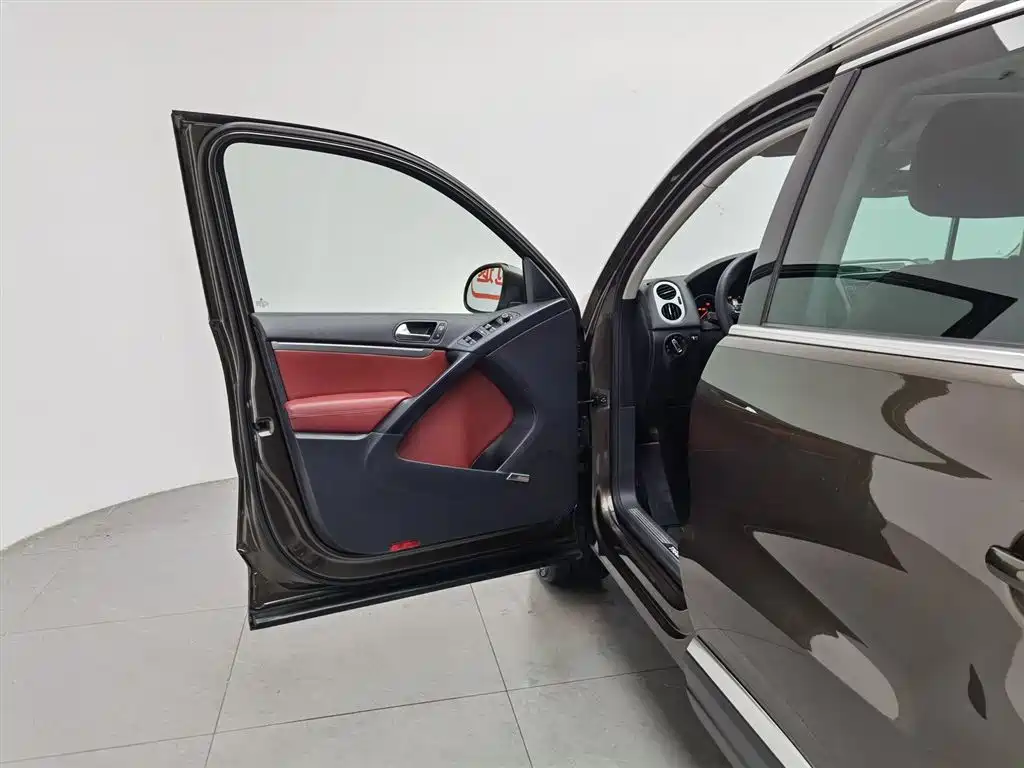 Volkswagen Tiguan 2015 2.0TSI Automatic 4WD Flagship фото 8