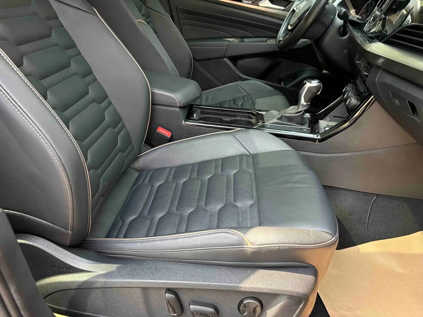 Volkswagen Passat 2019 330TSI Elite Version China VI фото 14