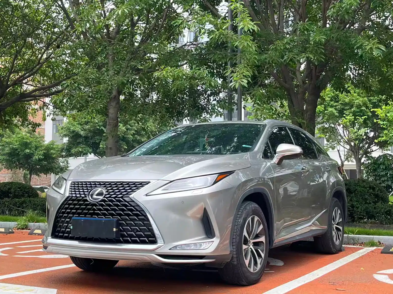 Фото 1 - Lexus RX