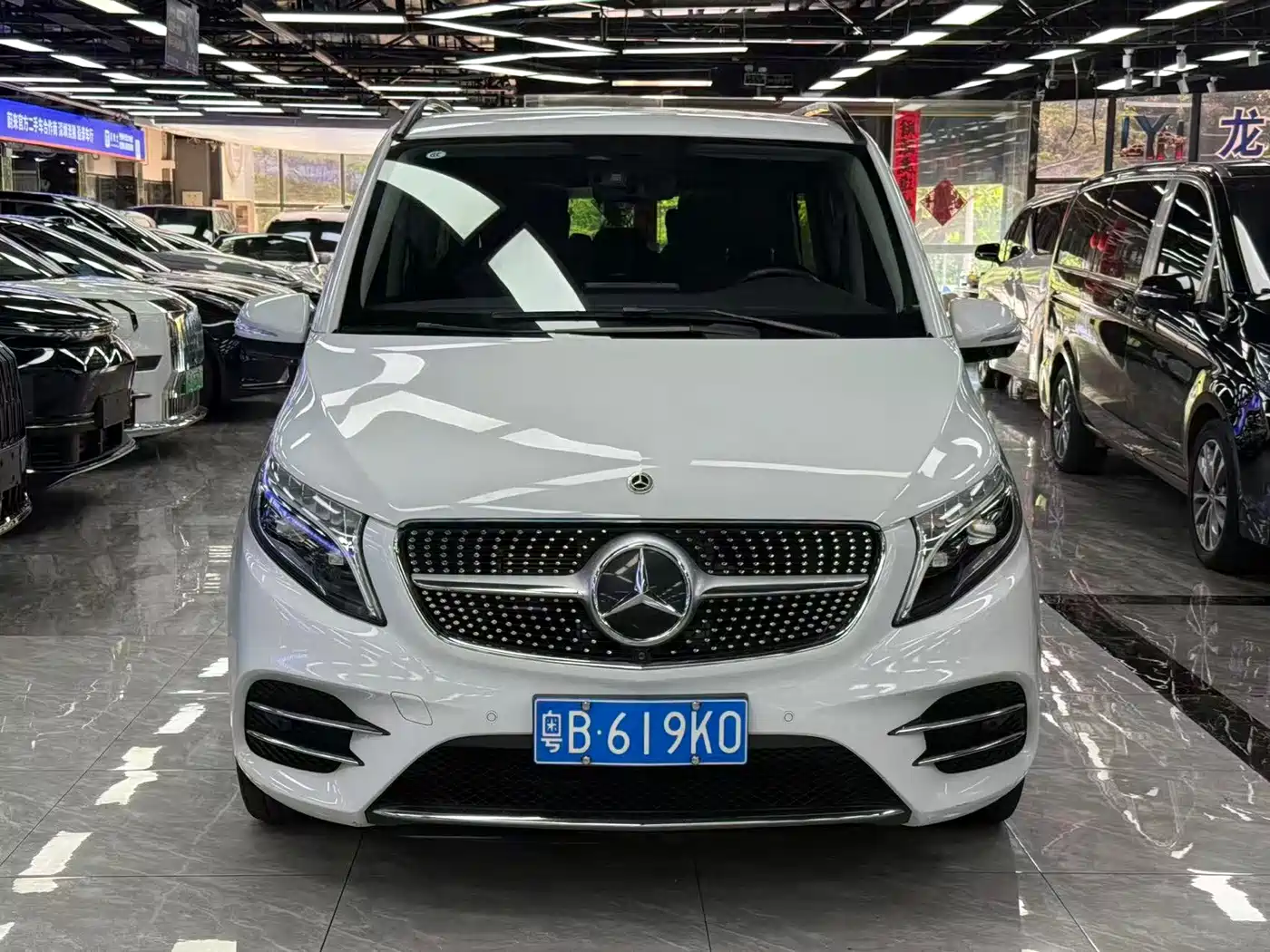 Фото 2 - Mercedes-Benz V-Class