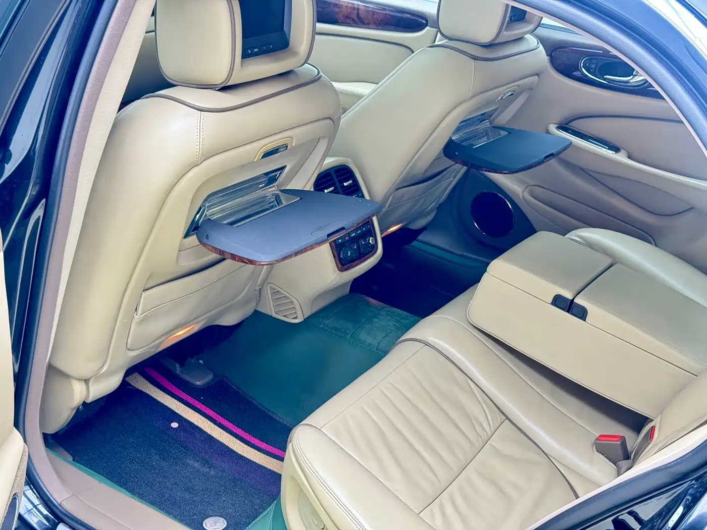 Photo 8 - Jaguar XJ