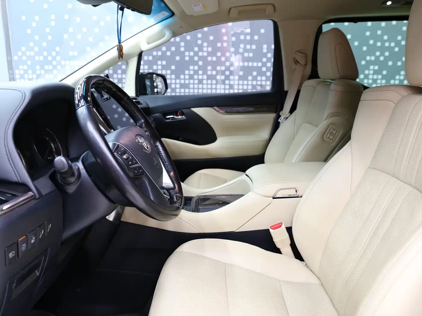 Toyota Vellfire 2020 Twin Engine 2.5L HV Premium Edition фото 5
