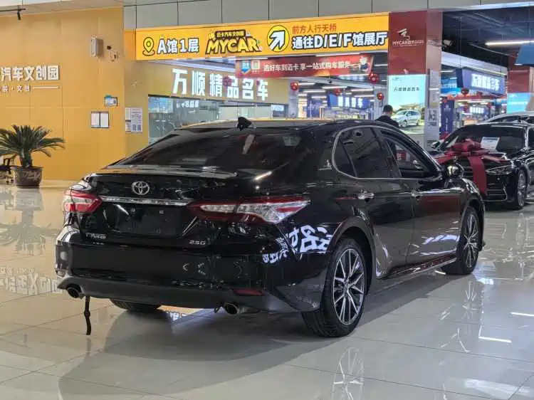 Toyota Camry 2021 2.5G Luxury Edition фото 18