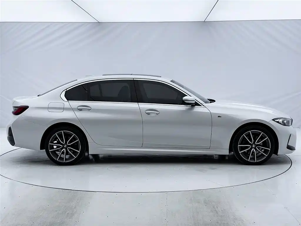 BMW 3 Series 2023 320i M Sport Package фото 9
