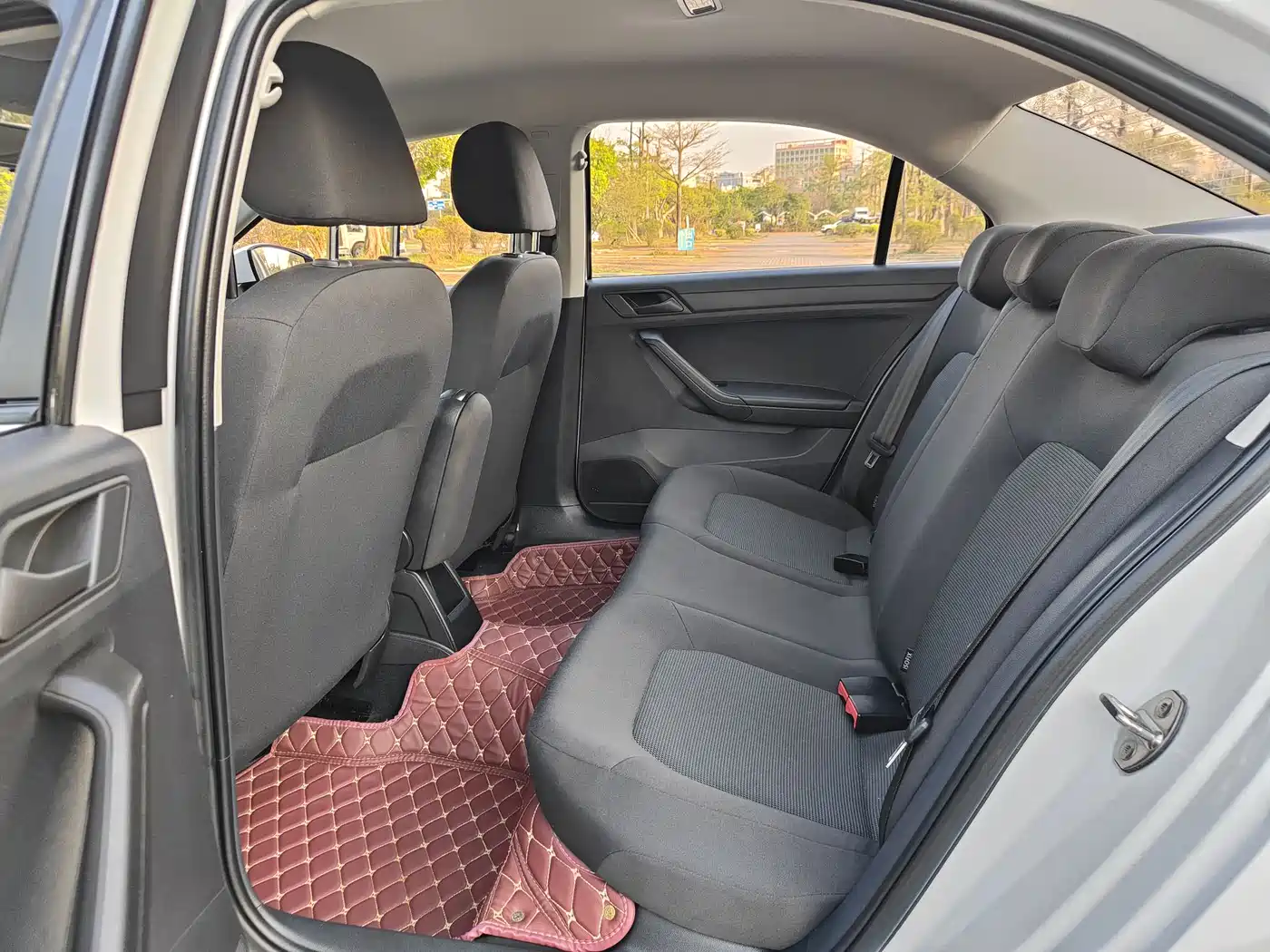 Volkswagen Jetta 2019 Dream Edition 1.4L Manual Fashion фото 14