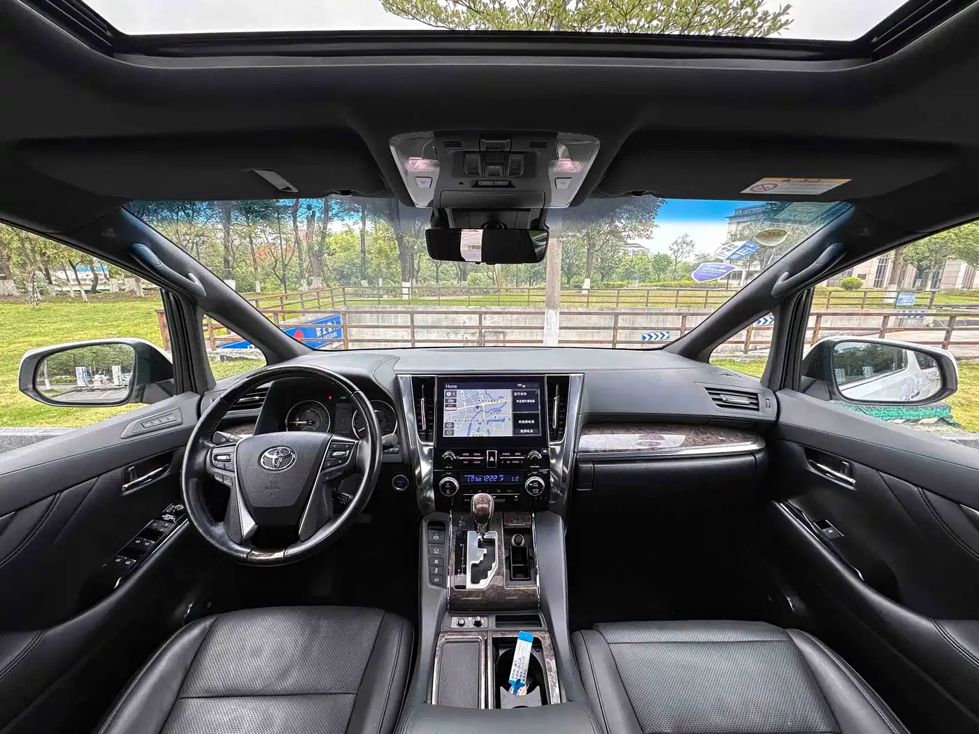 Toyota Alphard 2020 Hybrid 2.5L Premium Edition фото 19
