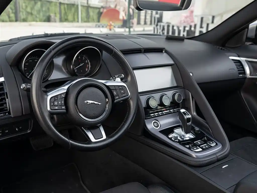 Фото 9 - Jaguar F-TYPE