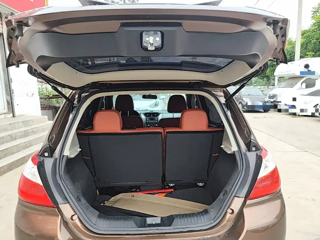 Venucia R50 2016 2016 Model 1.6L Automatic Elite Edition