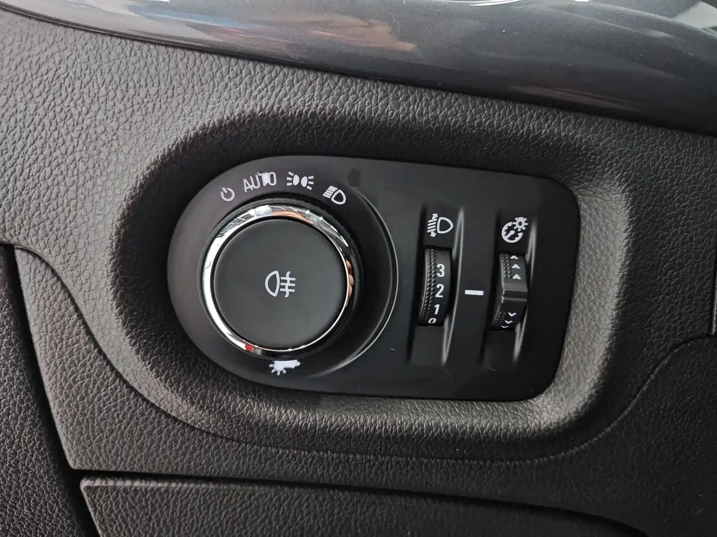 Buick Verano 2016 Hatchback 15S Automatic Leading фото 13