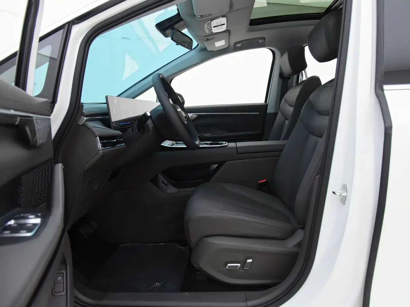 SAIC Maxus Maxus G70 2026 2025 Model 2.0T Automatic Luxury Edition 7-Seater