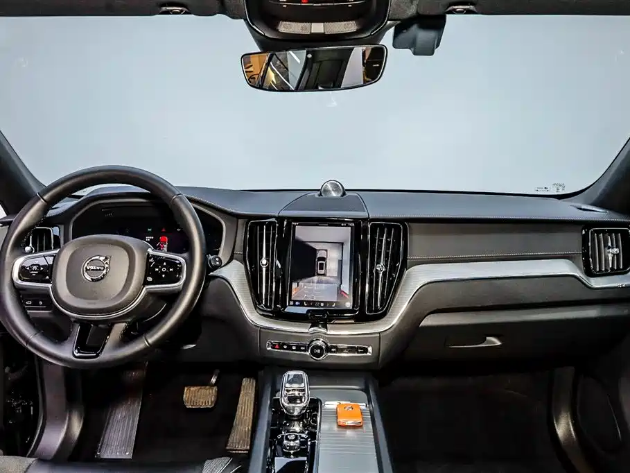 VOLVO XC60 PLUG-IN HYBRID
