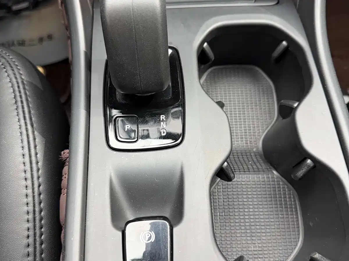 Фото 23 - Volvo XC40