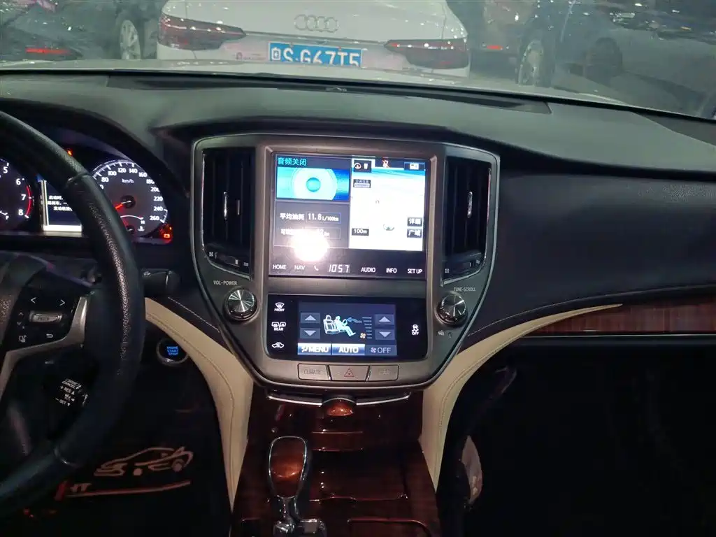 Toyota Crown 2015 2.5L Elite Version фото 9