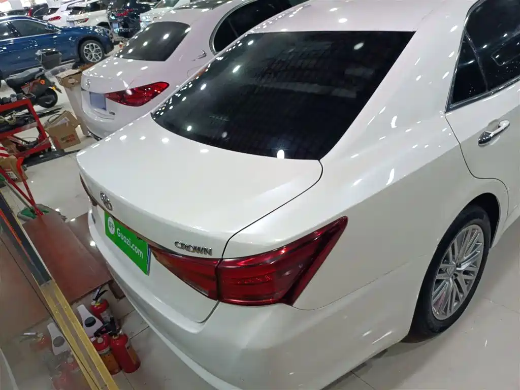 Toyota Crown 2015 2.5L Elite Version фото 4