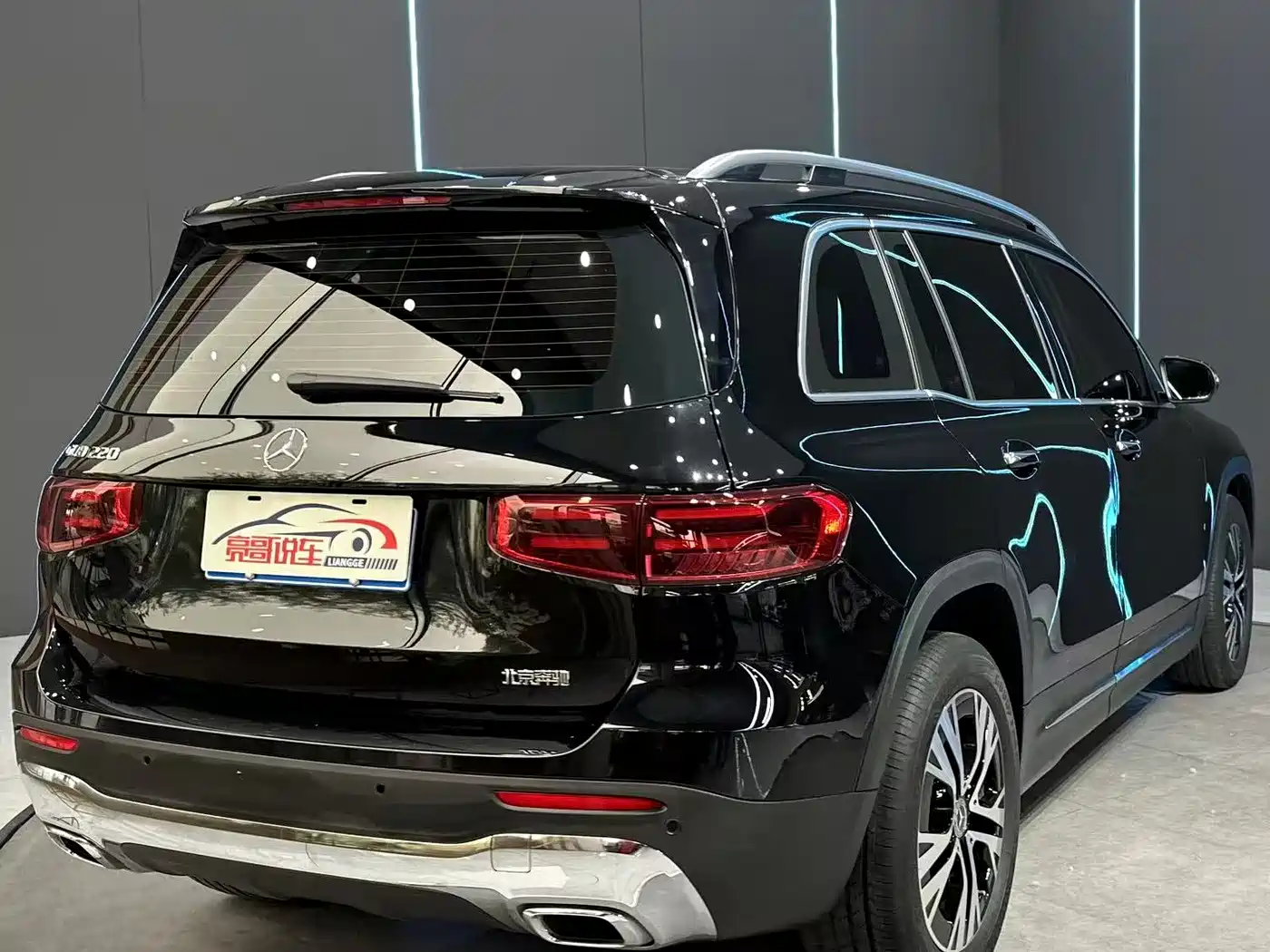 MERCEDES-BENZ GLB