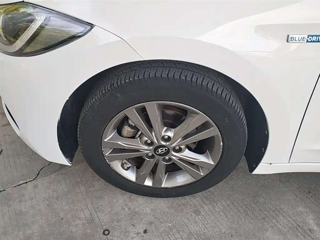 Hyundai Elantra 2016 1.4T DCT Dynamic·Elite Edition фото 23