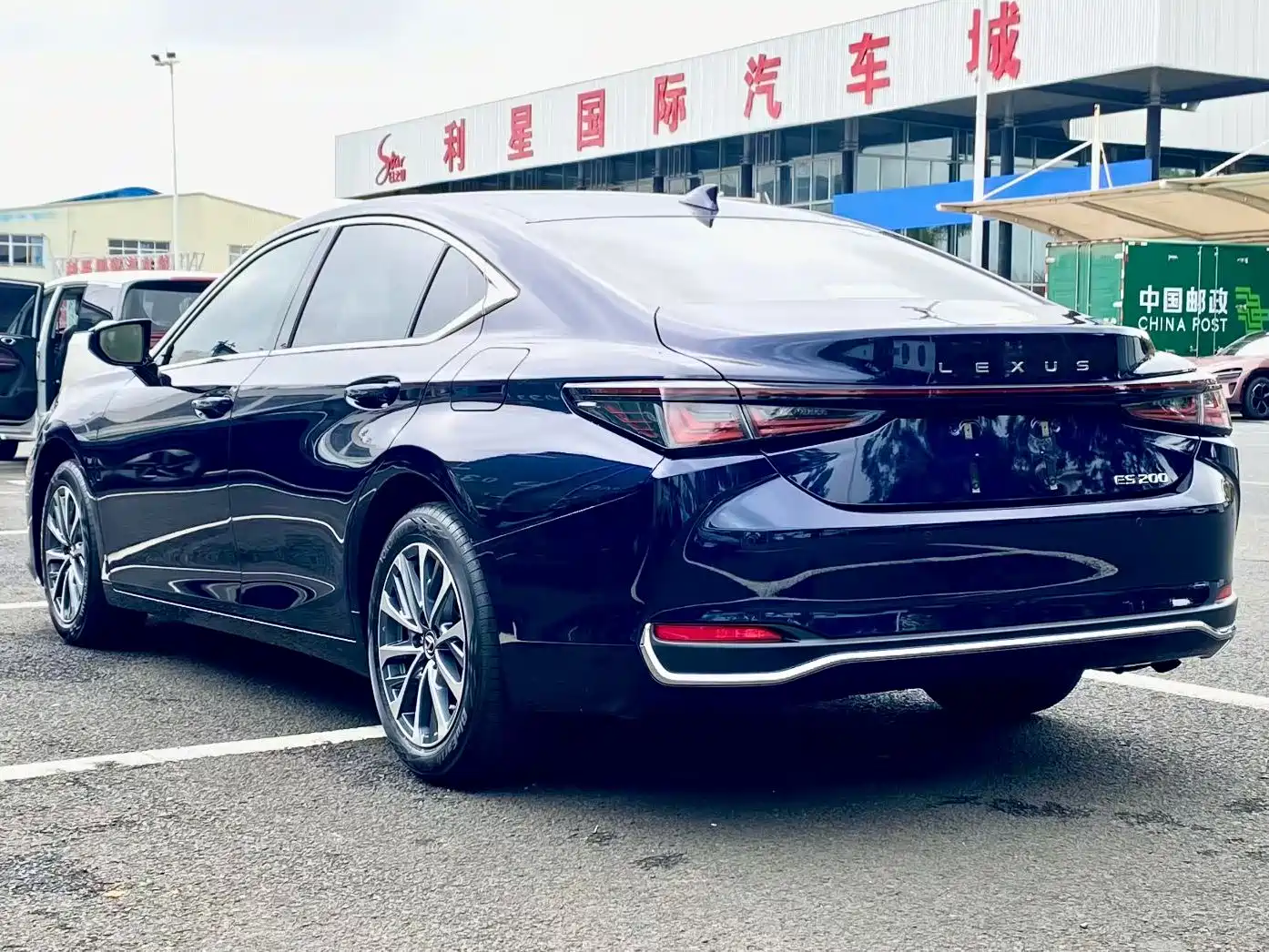 Lexus ES 2025 200 Ultimate Edition фото 4