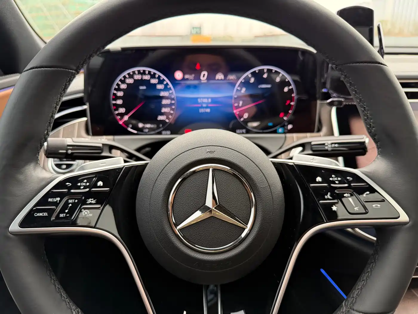 Mercedes-Benz E-Class 2024 E 300 L Fashion фото 11