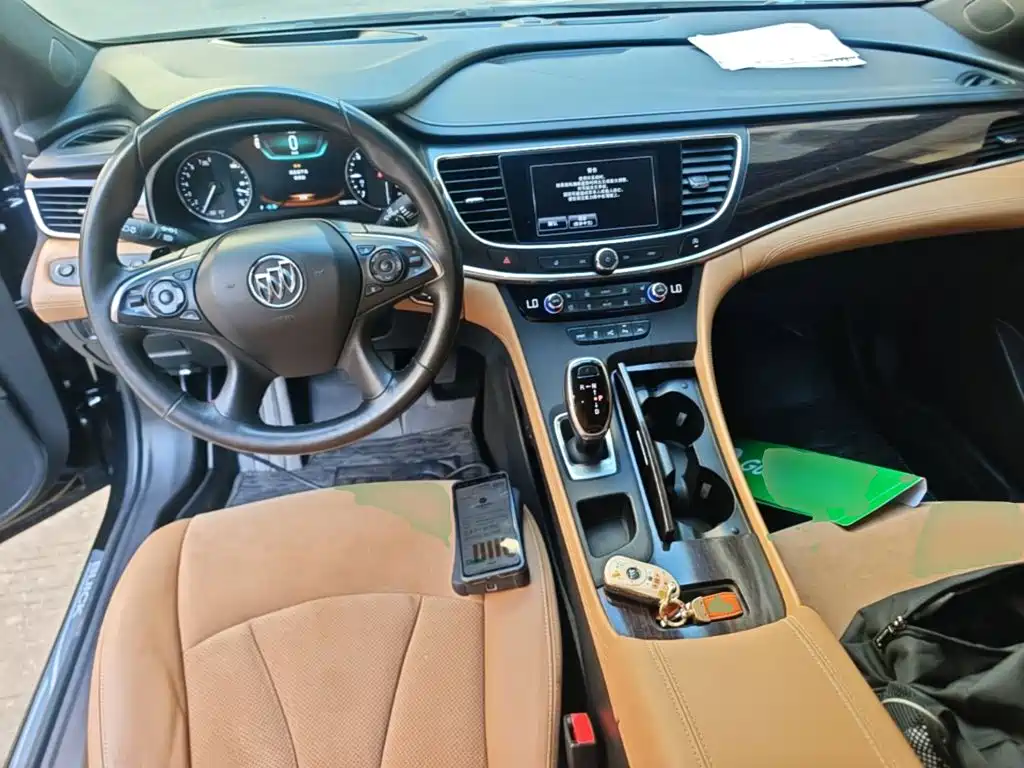 Photo 10 - Buick LaCrosse