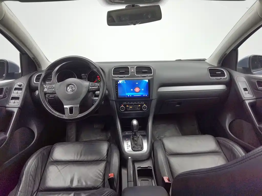 Photo 5 - Volkswagen Golf