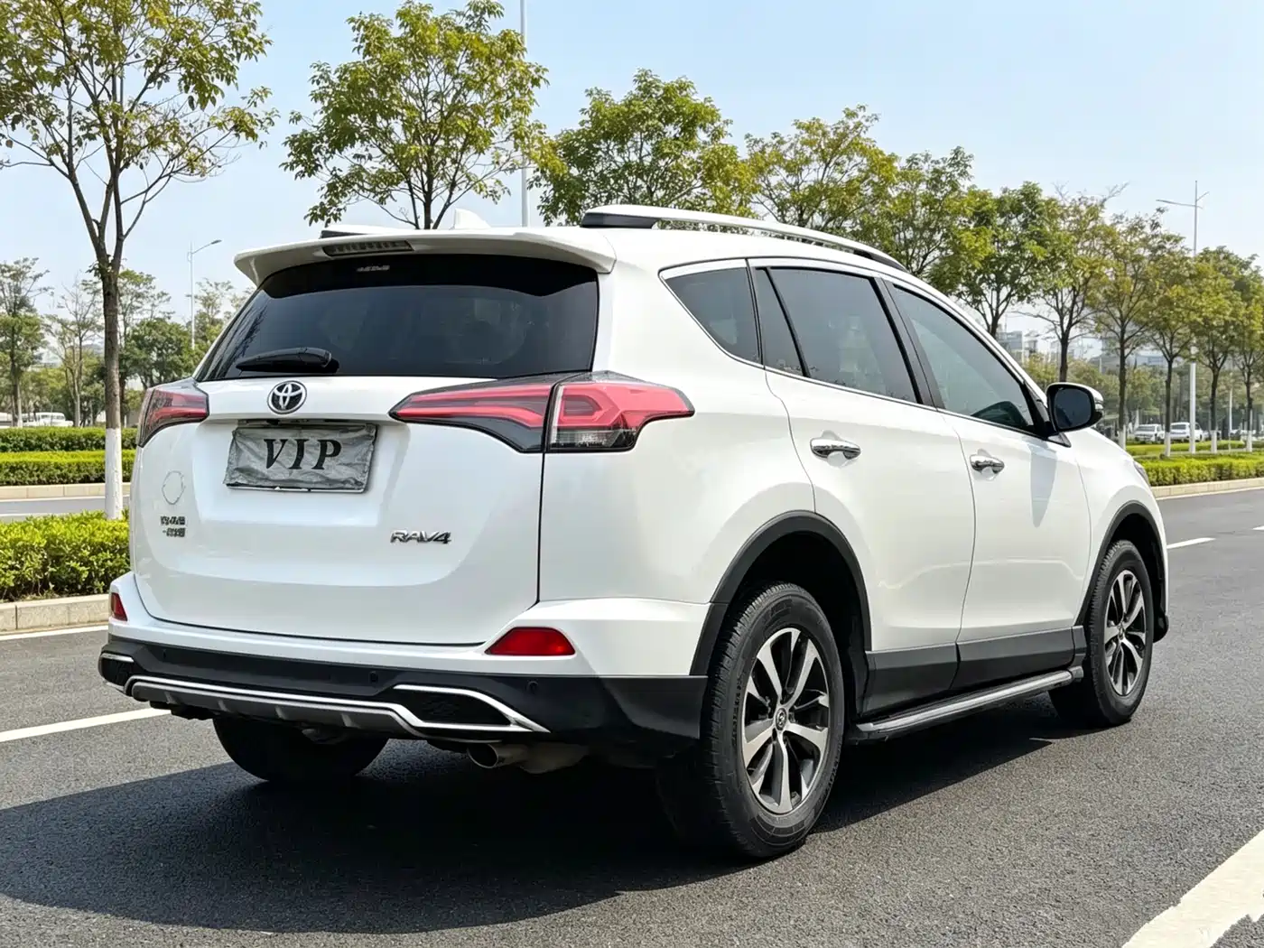 Фото 9 - Toyota RAV4