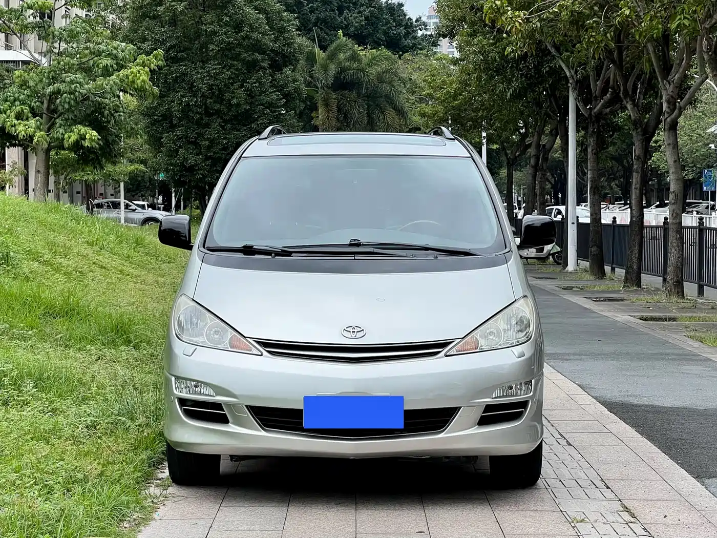 Toyota Previa 2004 2.4L AT фото 2