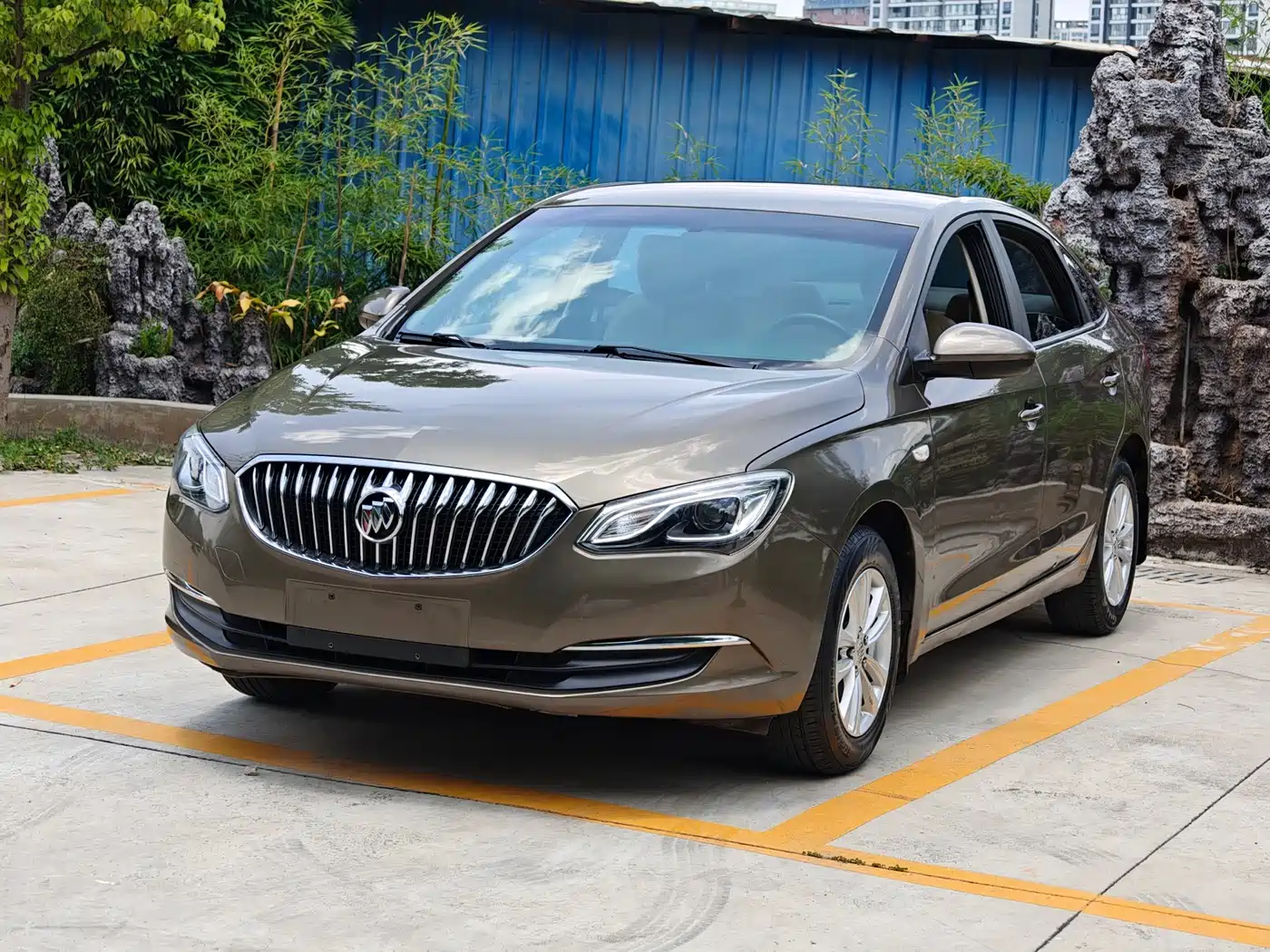 Photo 1 - Buick Excelle