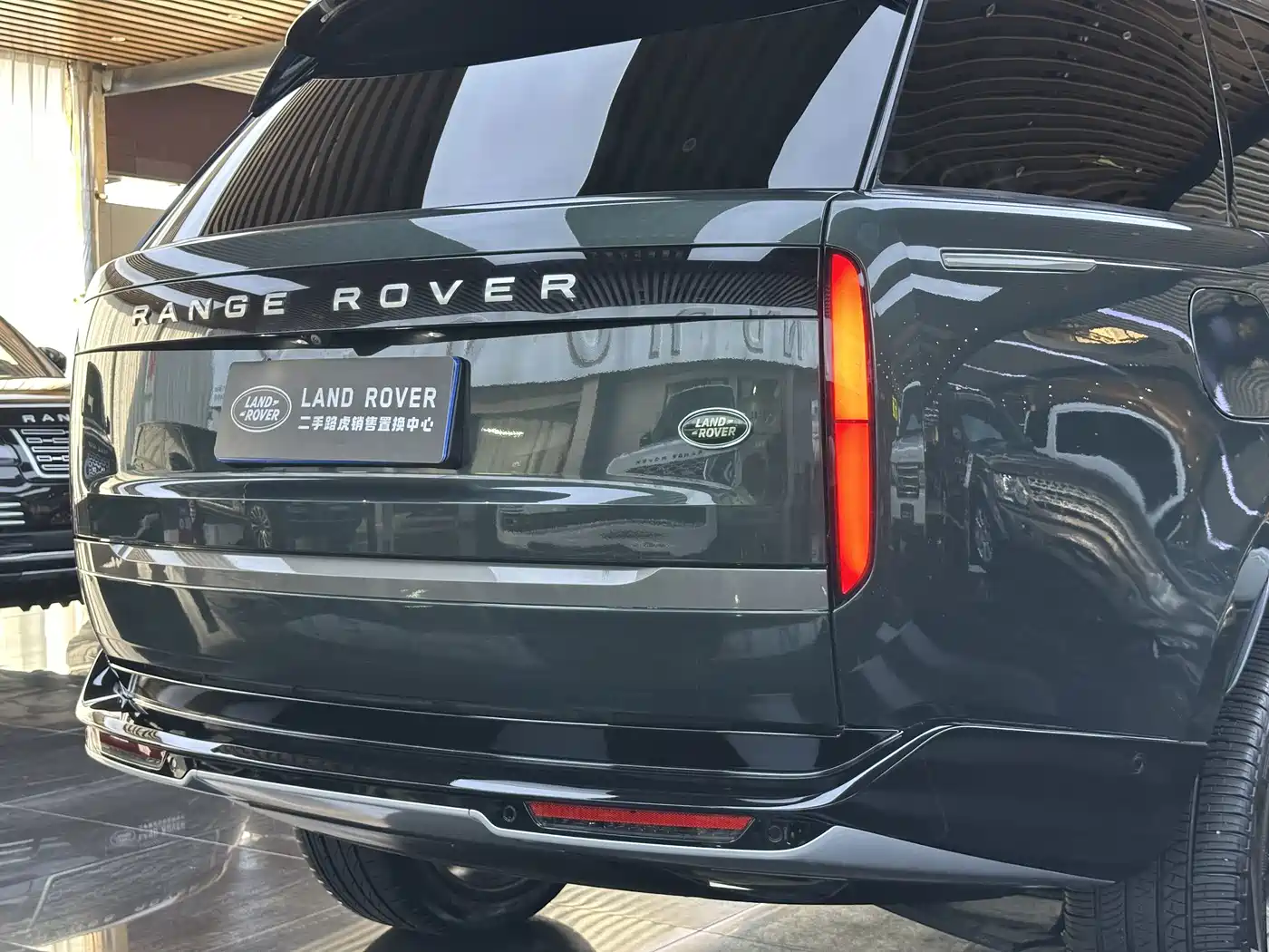 Land Rover Range Rover 2023 2023 3.0 L6 400PS Golden Age 7-Seater Long Wheelbase