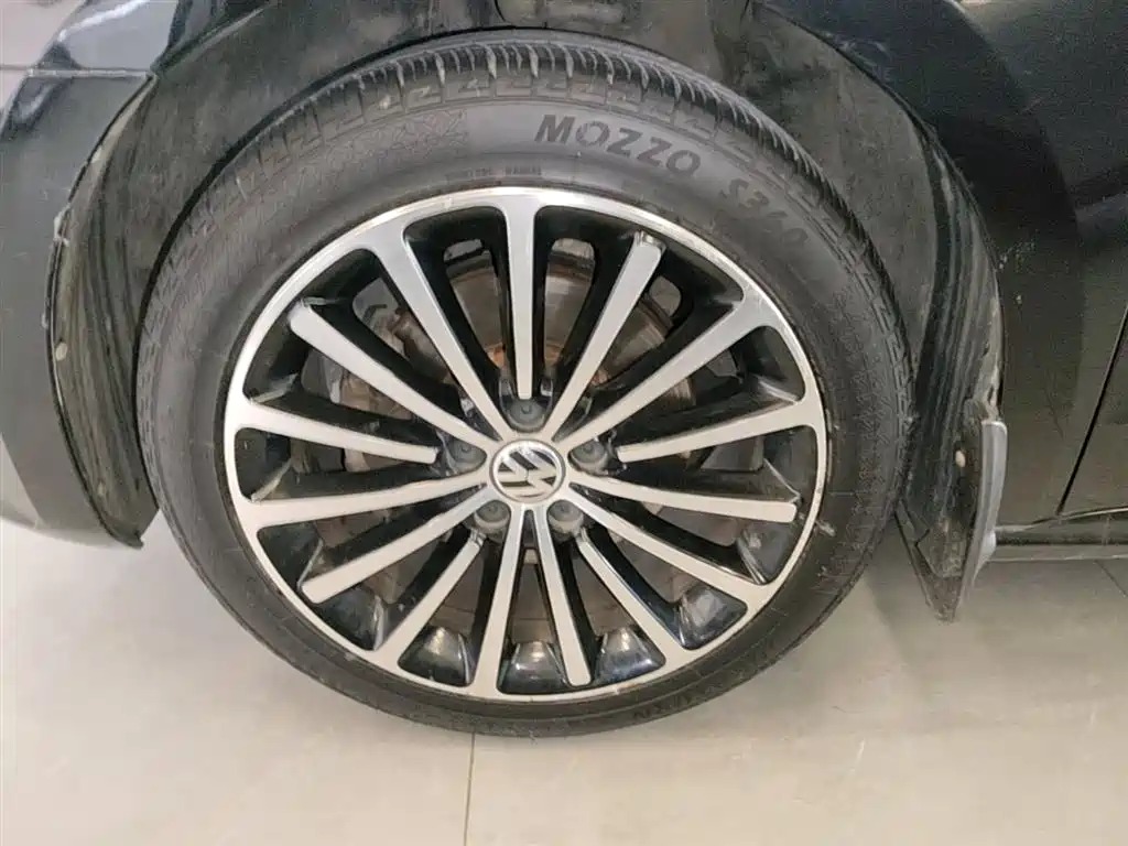 Volkswagen Passat 2014 1.8TSI DSG Executive Edition фото 23