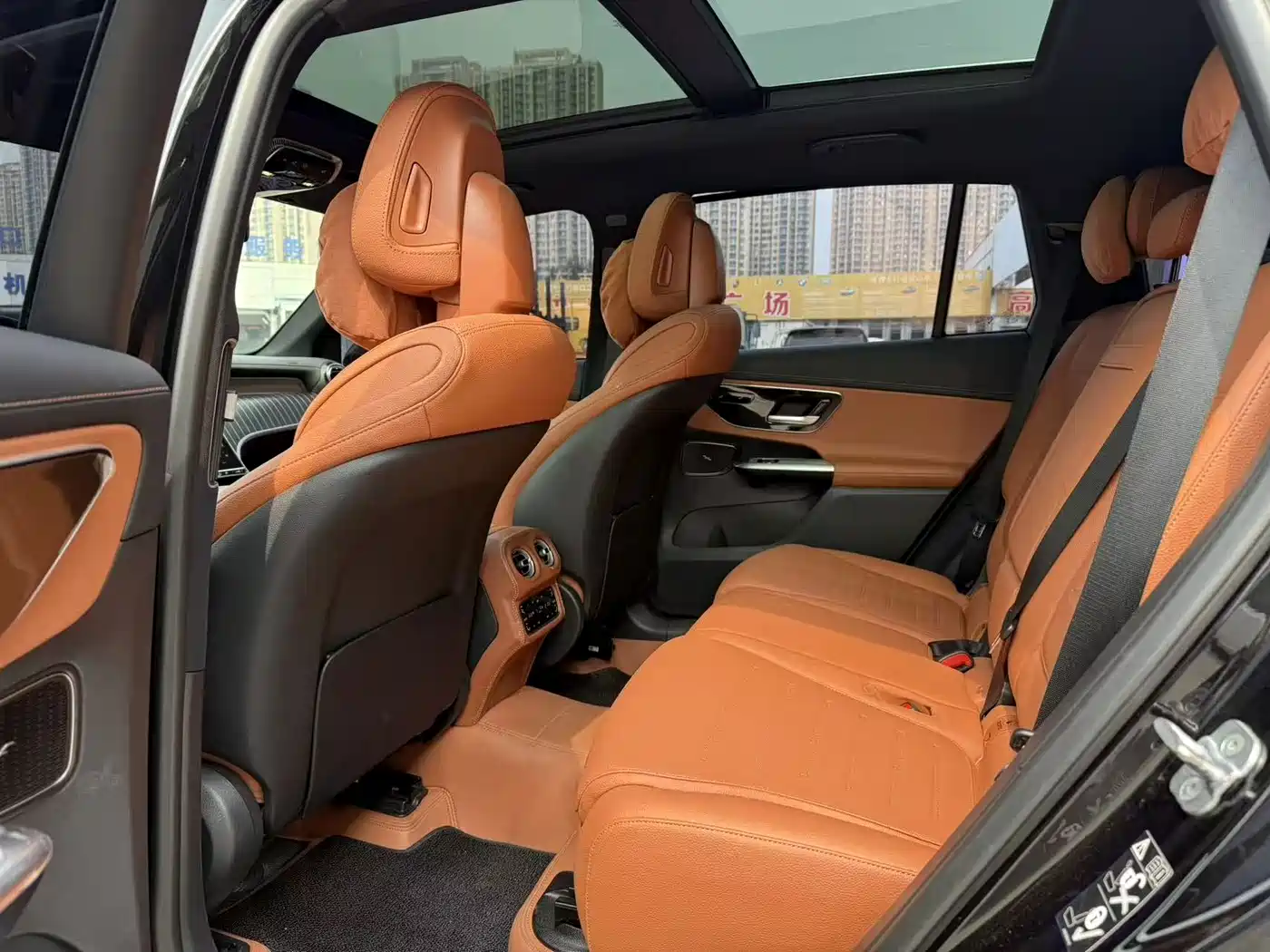 Photo 5 - Mercedes-Benz GLC
