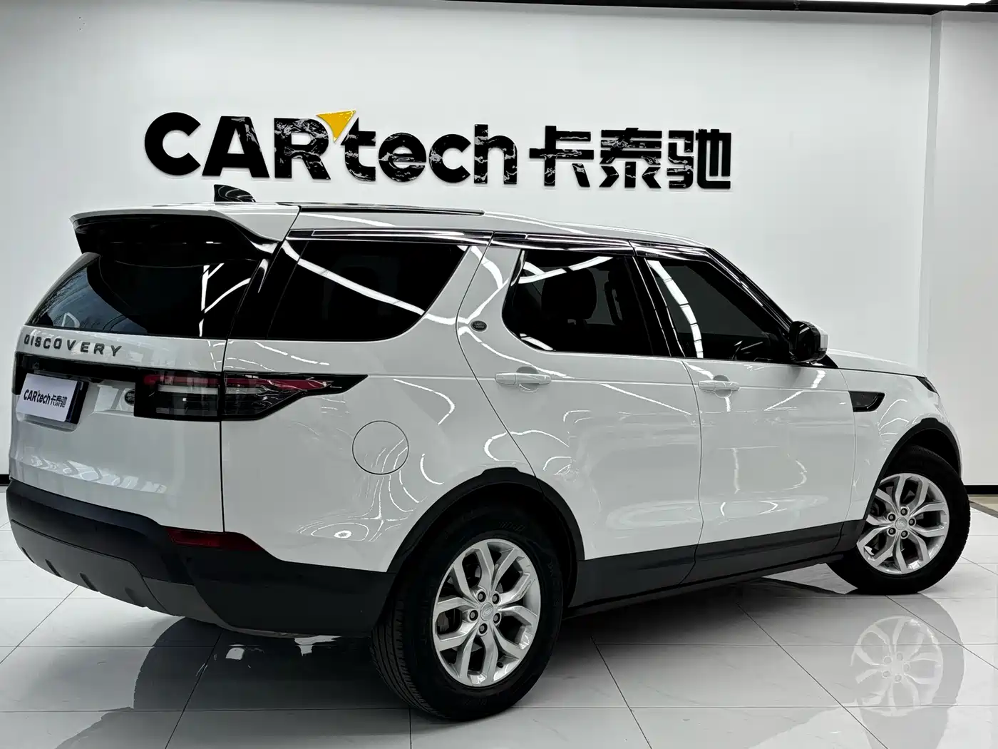 Land Rover Discovery 2020 2.0T SE фото 19