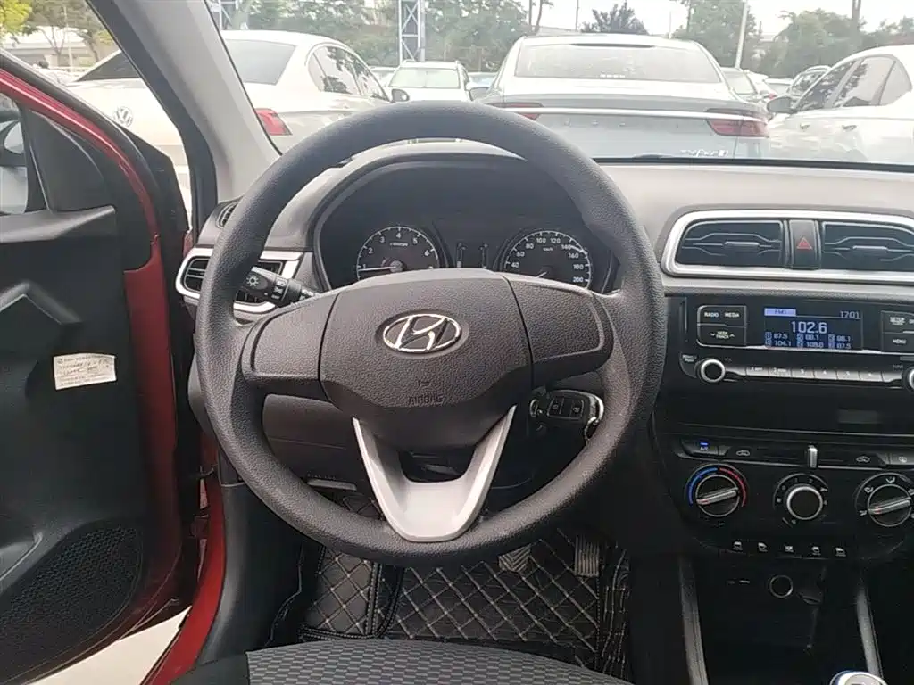 Hyundai Verna 2017 1.4L Manual Color Sunroof Edition (China V) фото 11