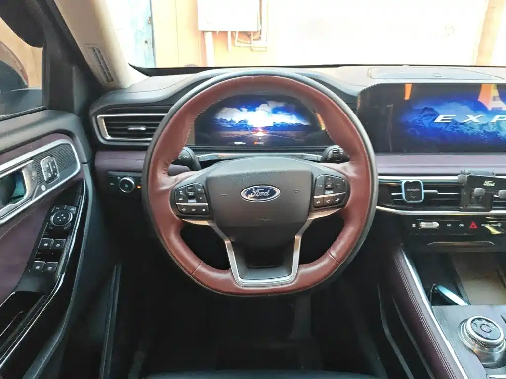 Фото 3 - Ford Explorer