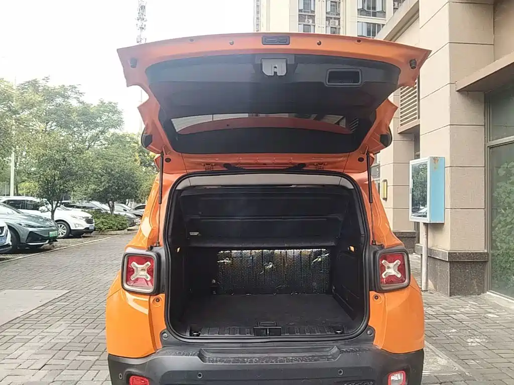 Photo 19 - Jeep Renegade