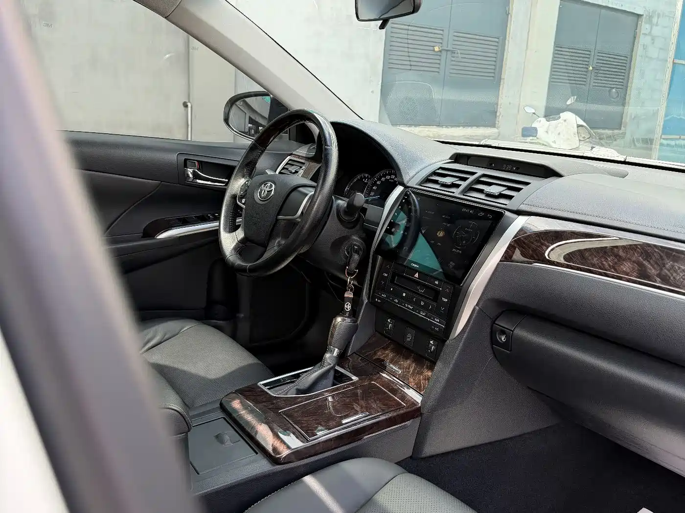 Toyota Camry 2016 2.0G 10th Anniversary Luxury Edition фото 8