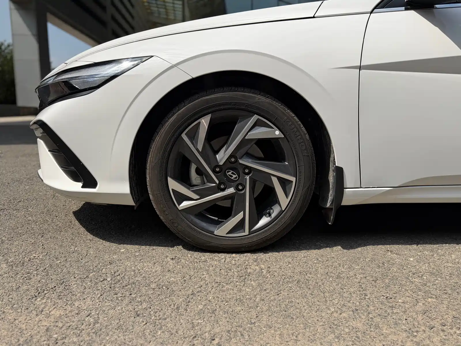 Photo 9 - Hyundai Elantra