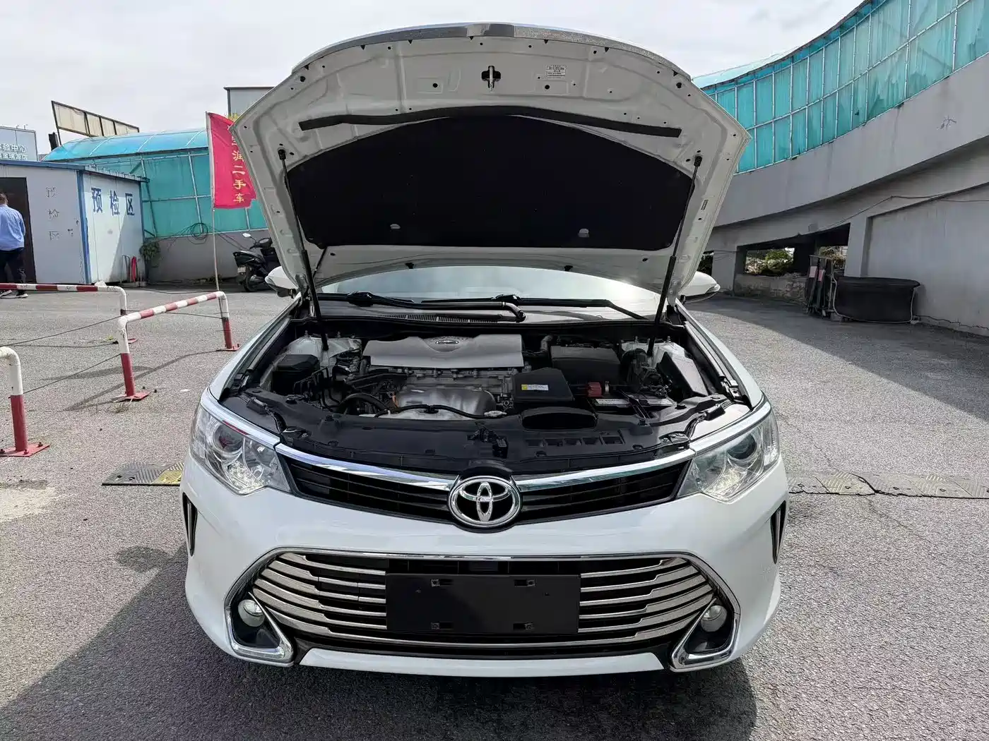Toyota Camry 2016 2.0G 10th Anniversary Luxury Edition фото 14