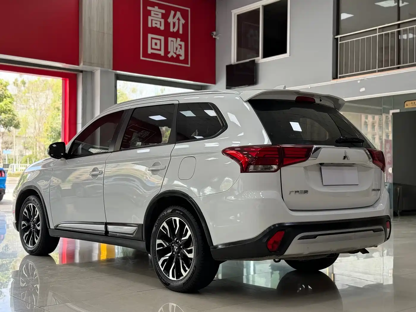 MITSUBISHI OUTLANDER
