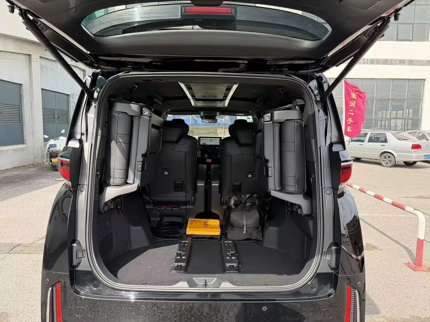 Toyota Vellfire 2023 Crown Hybrid 2.5L HV Ultimate фото 8