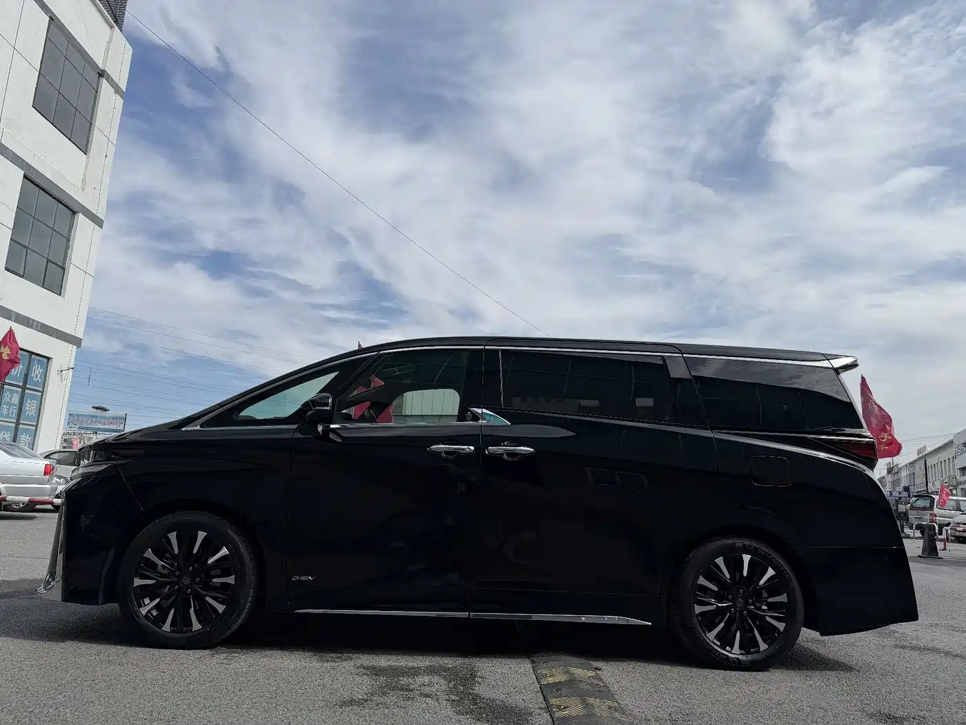 Toyota Vellfire 2023 Crown Hybrid 2.5L HV Ultimate фото 3